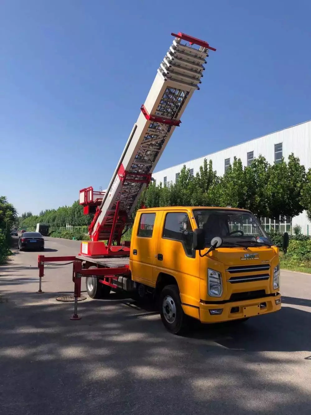 净潭乡附近的云梯车出租服务：轻松解决高空作业需求